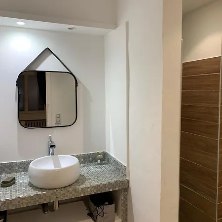 Villa 10 Mn On Foot From Beaches, Tgv Station And Center With Swimming Pool