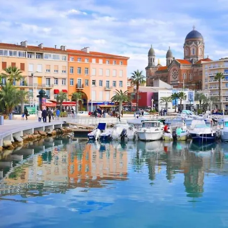 10 Mn On Foot From Beaches, Tgv Station And Center With Swimming Pool