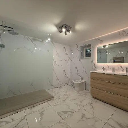 10 Mn On Foot From Beaches, Tgv Station And Center With Swimming Pool Villa